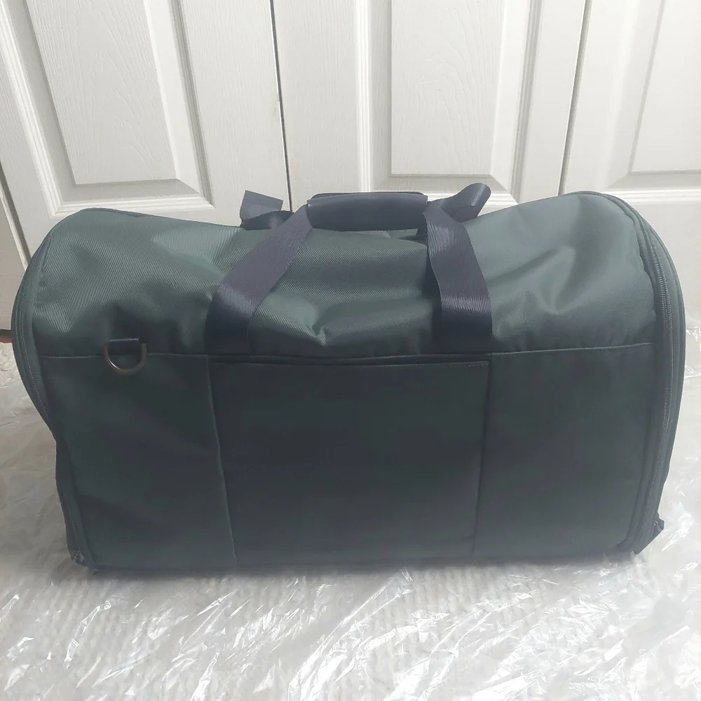 NWT! Quince Voyage Garmet Green Duffel Bag/ Travel Bag!